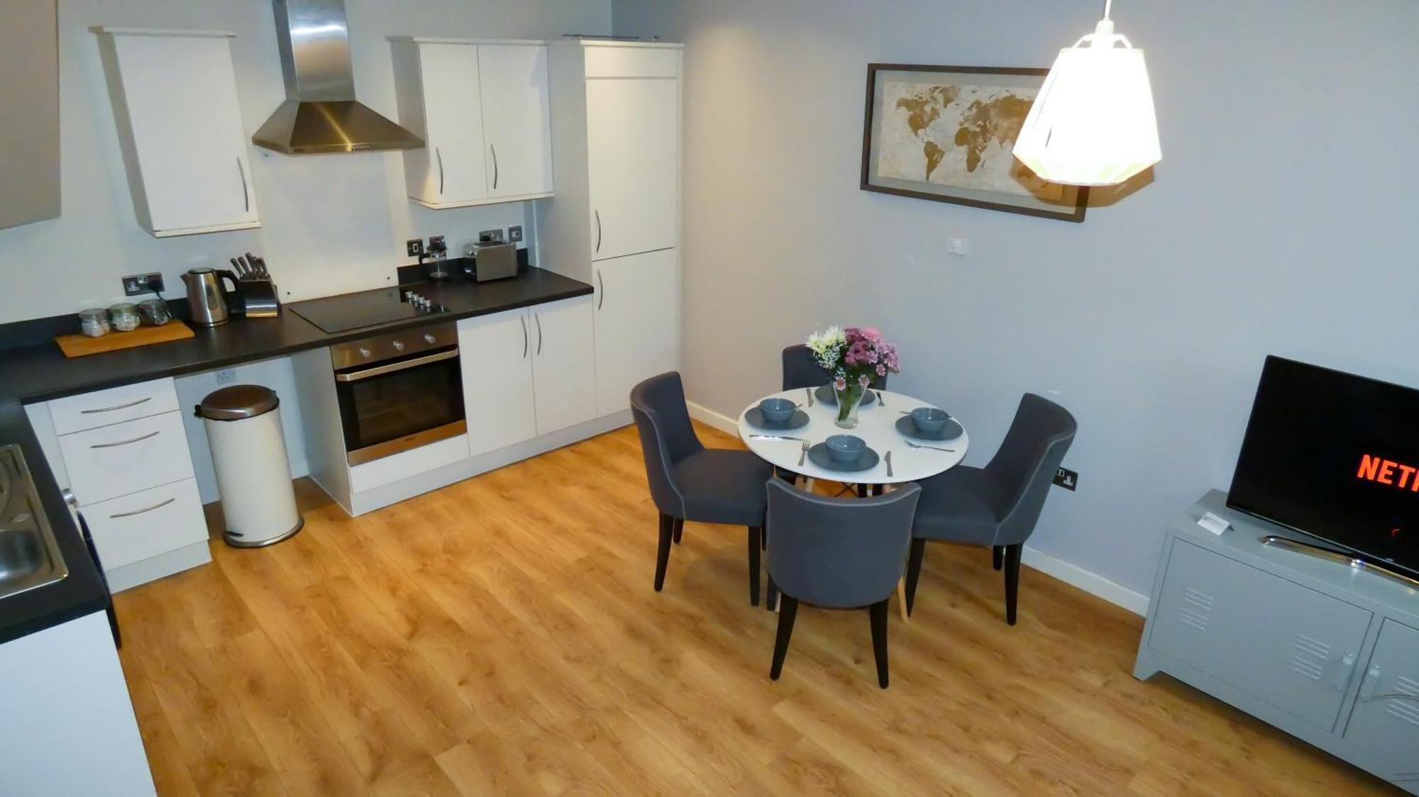 Three Bedroom Townhouse With Parking Telford Habitación foto