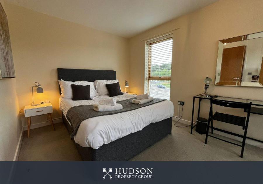 Three Bedroom Townhouse With Parking Telford Exterior foto